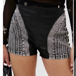 AKIRA HOT LIKE ME FAUX LEATHER LACE UP SHORT Size LL